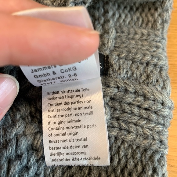 Fraas grey cable knit toque with beige and black faux fur Pom Pom. Like-new. - Picture 5 of 6